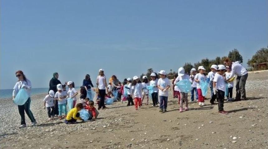 Minik Çöpçüler İş Başında