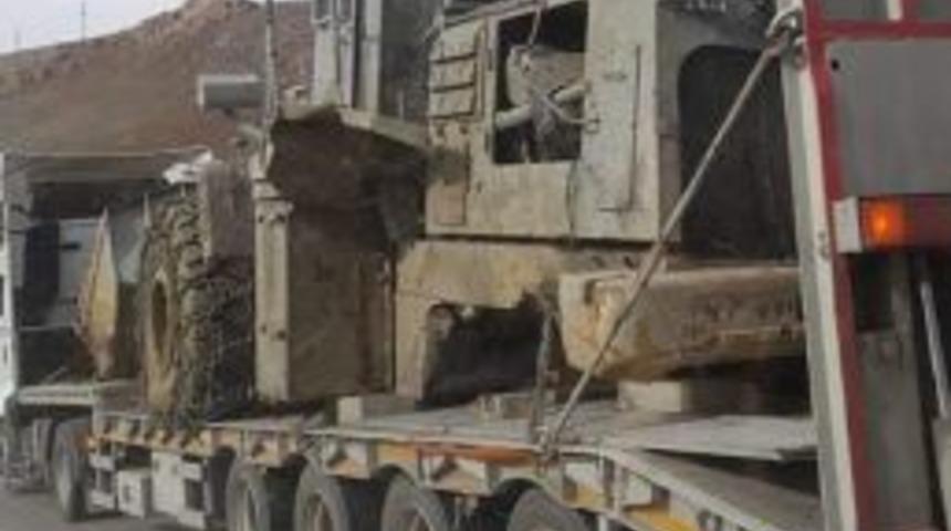 Hasar G&ouml;ren Zırhlı İş Makinesi Van&rsquo;a G&ouml;nderildi