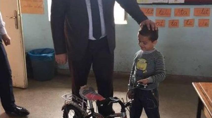 M&uuml;d&uuml;r Bozyel&rsquo;den Başarılı &Ouml;ğrencilere &Ouml;d&uuml;l