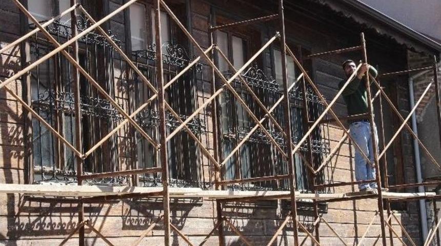 Tarihi Bina Kurtarılıyor