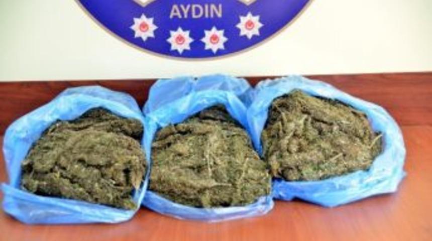 Yolcu Otob&uuml;s&uuml;nde 4,8 Kilo Esrar Ele Ge&ccedil;irildi