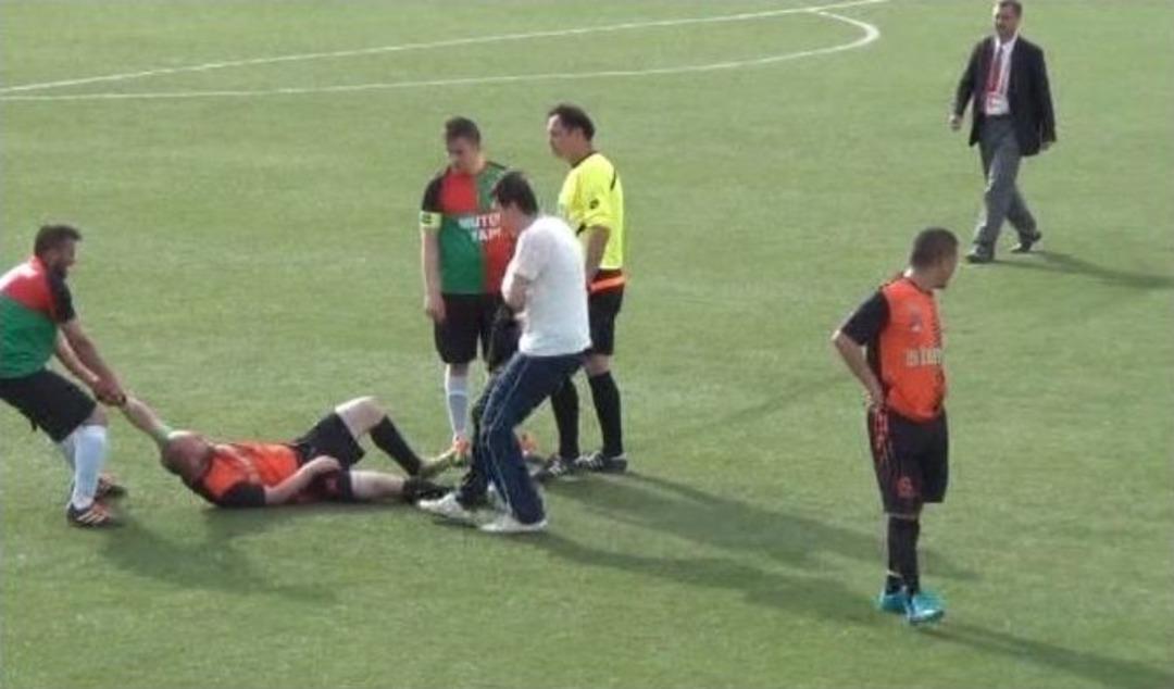 Amat&ouml;rde Hem Kavga Hem Şaka