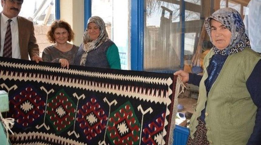 Korkuteli&rsquo;de Kilim Dokumacılığı Kursu