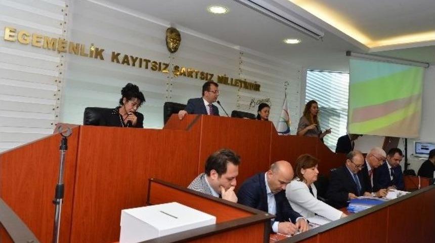 Beylikd&uuml;z&uuml; Belediyesi 2015 Yılı Faaliyet Raporu İlk Kez Mecliste Sunuldu