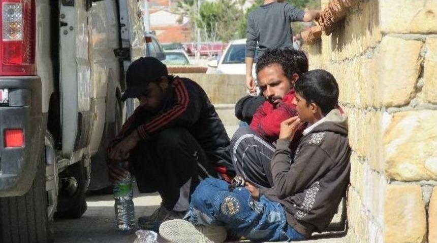 &Ccedil;anakkale&rsquo;de 45 Ka&ccedil;ak Yakalandı