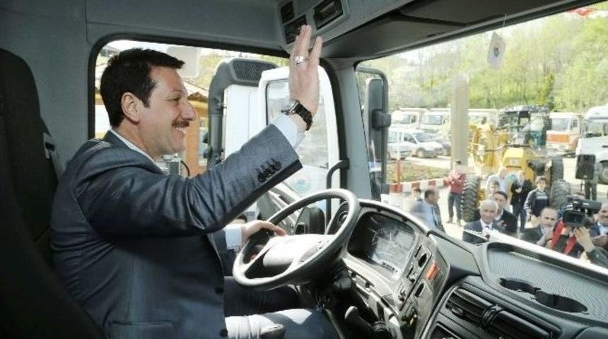 İlkadım Belediyesi Yeni Ara&ccedil; Filosunu Tanıttı