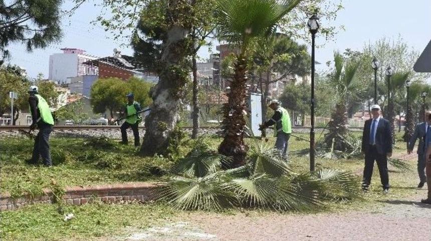 İncirliova Belediyesi, &Ccedil;amlıca Bulvarı&rsquo;nı Temizledi