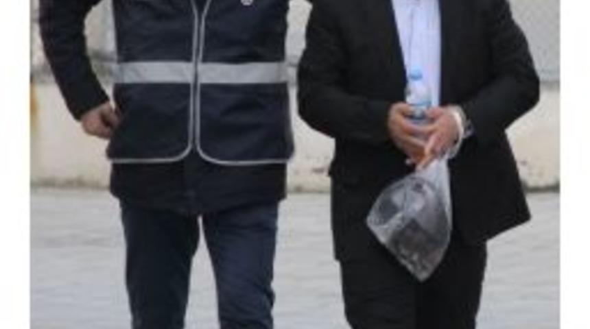 Polisin Tuvalette Unuttuğu Silahı Alana Adli Kontrol