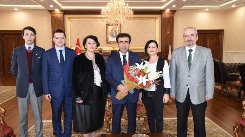 Vali G&uuml;zeloğlu, Misafirlerini Makamında Ağırladı