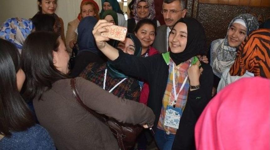 Vali Bektaş, Öğrencilerle Özçekim Yaptı