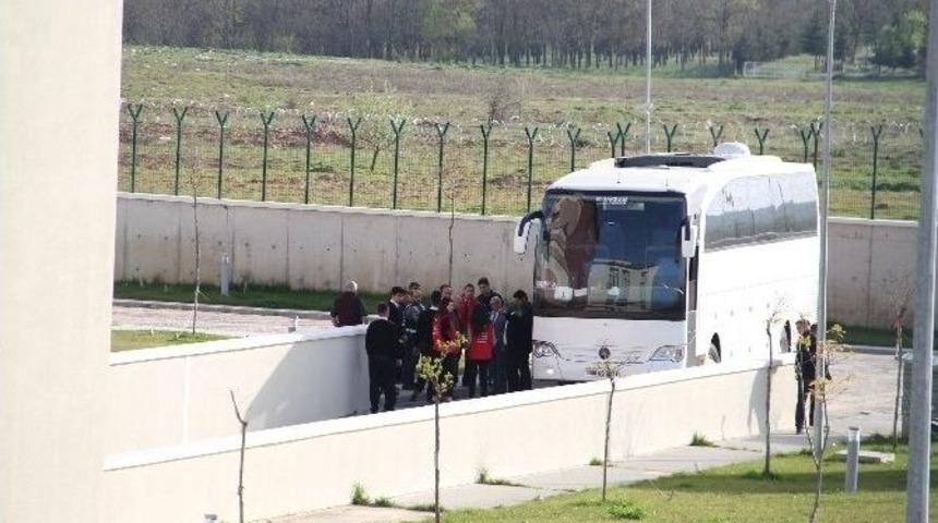 Geri Kabul Anlaşması İle Kabul Edilen G&ouml;&ccedil;menler Kırklareli&rsquo;ye Getirildi