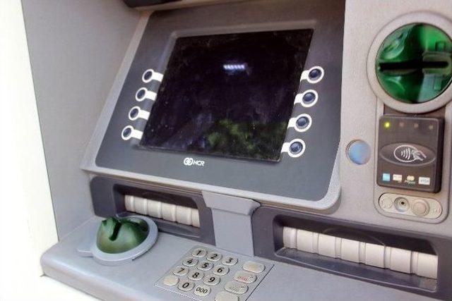 Atm’de Kart Kopyalayıcı Düzenek Ele Geçirildi