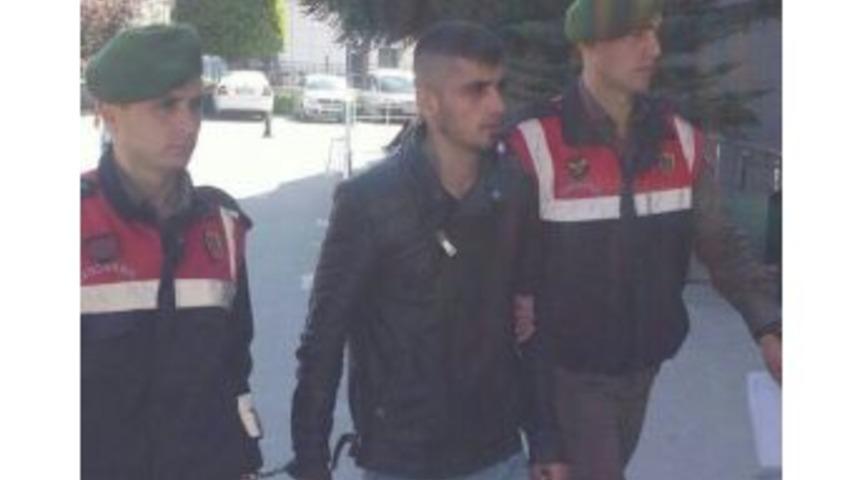 Aranan Şahıs Jandarmadan Ka&ccedil;amadı