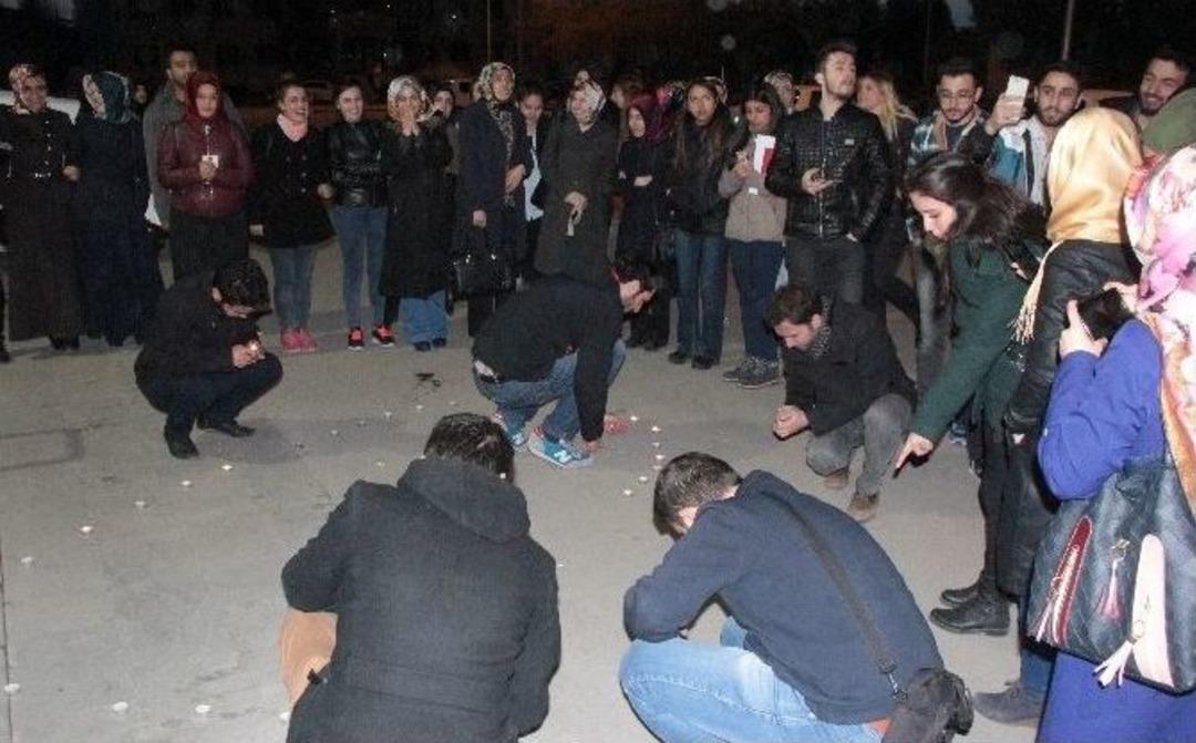 (&ouml;zel Haber) &Uuml;niversitede S&uuml;rpriz Evlilik Teklifi