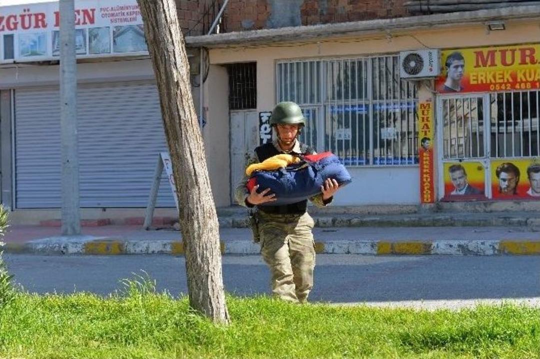 Nusaybin&rsquo;de Tahliye Olan Ailelere Mehmet&ccedil;ik&rsquo;in Yardım Eli