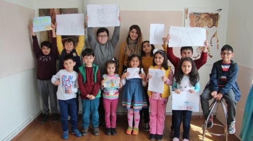 K&uuml;&ccedil;&uuml;k Ressamlar H&uuml;nerlerini Ortaya Koyuyor