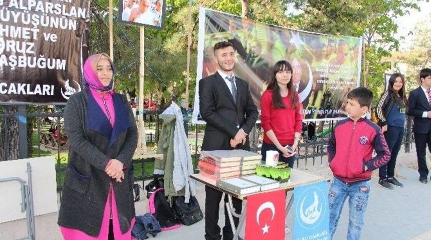 Vezirk&ouml;pr&uuml;&rsquo;de Alparslan T&uuml;rkeş Anıldı