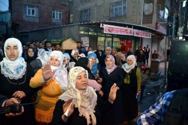 Polis Amirinden, Terörist Cenazesinde Slogan Uyarısı