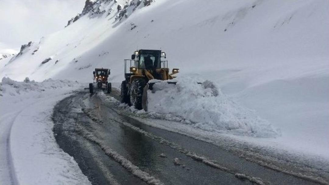 Van&rsquo;da Helikopter Destekli Karla M&uuml;cadele