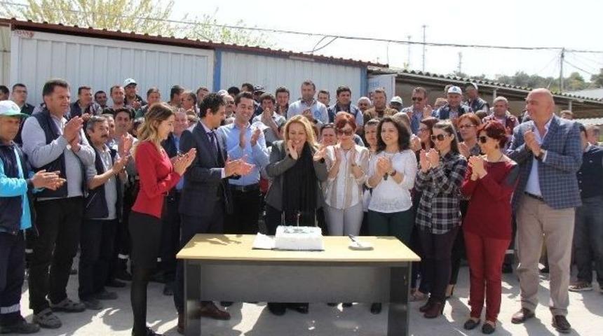 Personelinden Başkan Uyar’a Sürpriz Kutlama