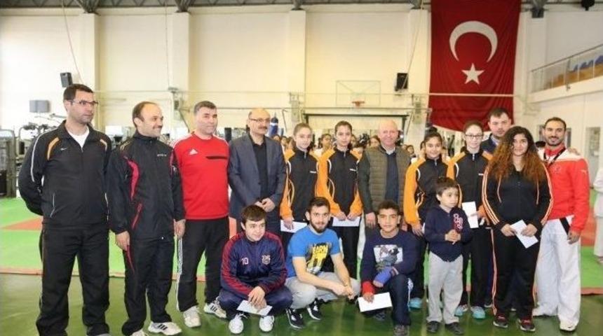 Başkan &Ccedil;olakbayrakdar T&uuml;rkiye Şampiyonlarını &Ouml;d&uuml;llendirdi