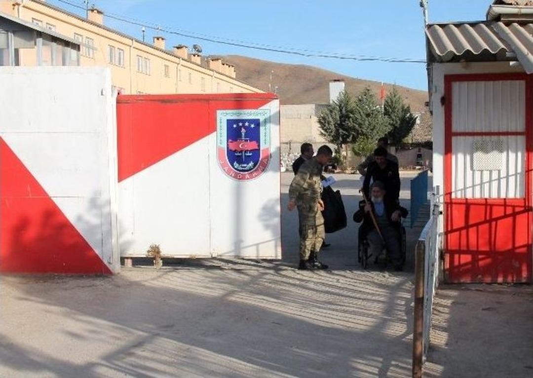 Eşine Bastonla Vurduğu İ&ccedil;in Hapis Cezası Alan 95 Yaşındaki Dede Tahliye Oldu