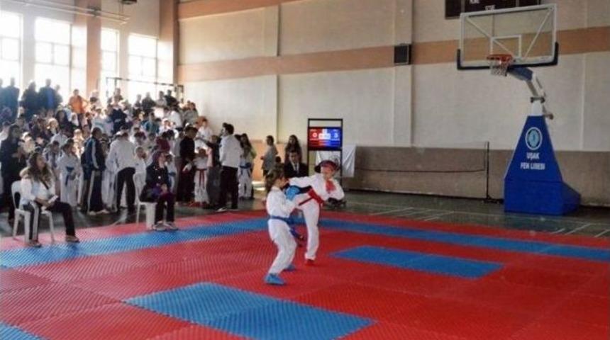 S&ouml;keli Karateciler Uşak&rsquo;tan Başarıyla D&ouml;nd&uuml;