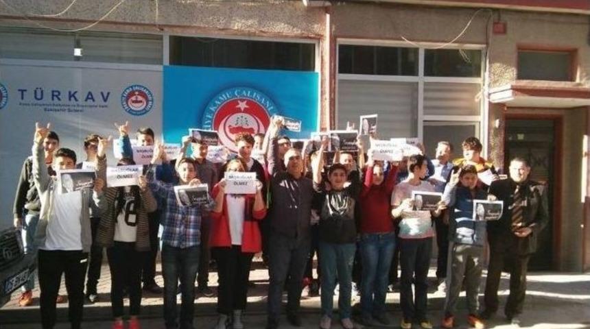 T&uuml;rkav Eskişehir Şubesi&rsquo;nin &Ccedil;ocukları Başbuğ Alparslan T&uuml;rkeş&rsquo;i Andı