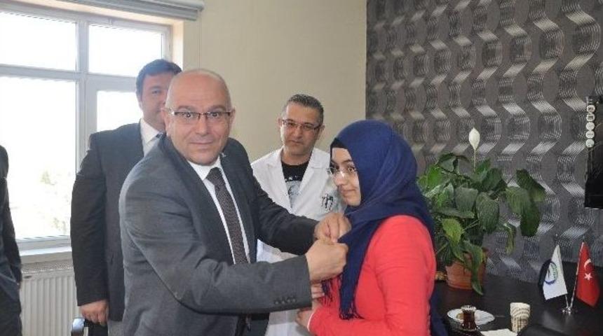 İl Başkanı Cahit &Ouml;zden&rsquo;den Başarılı &Ouml;ğrencilere Ziyaret