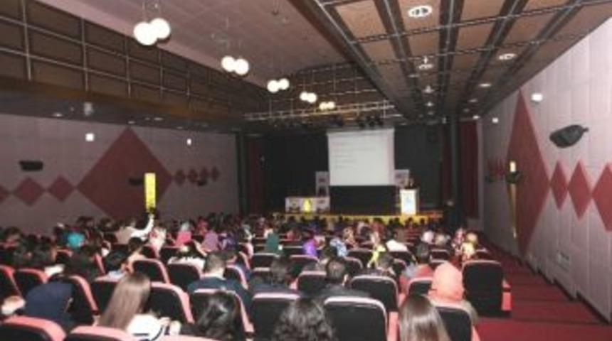 D&uuml;&rsquo;de &lsquo;akademik Kariyer İmkanları&rsquo; Konferansı