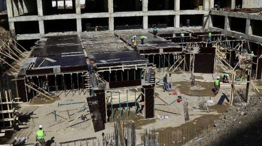 B&uuml;y&uuml;kşehir Belediyesi &Ccedil;ok Katlı Otopark İnşaatına Yeniden Başladı