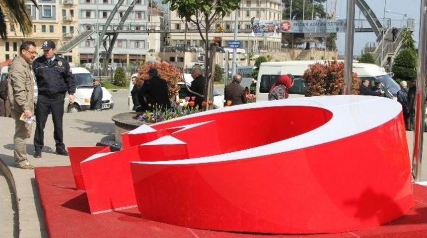 Giresun&rsquo;da Ay Yıldız B&uuml;st&uuml;ne &Ccedil;irkin Saldırı