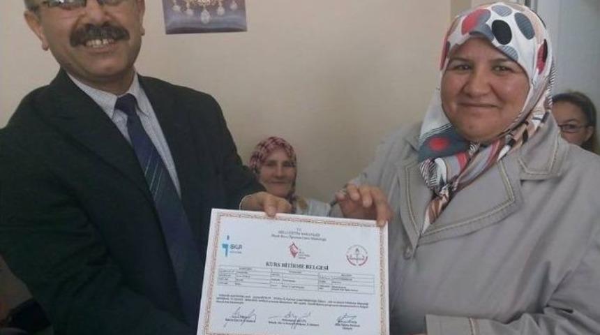 Boz&uuml;y&uuml;k&rsquo;te Engelli Bakım Kursu Sertifikaları Verildi