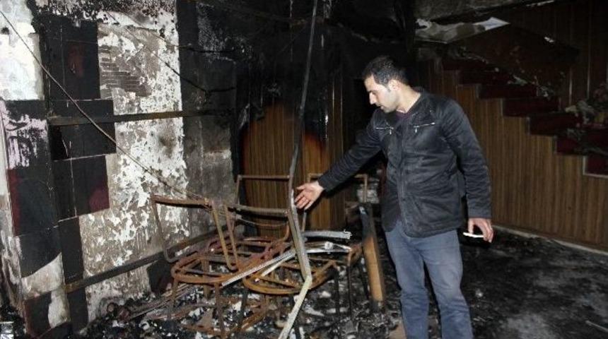 Lokanta Yangınında Faciadan D&ouml;n&uuml;ld&uuml;