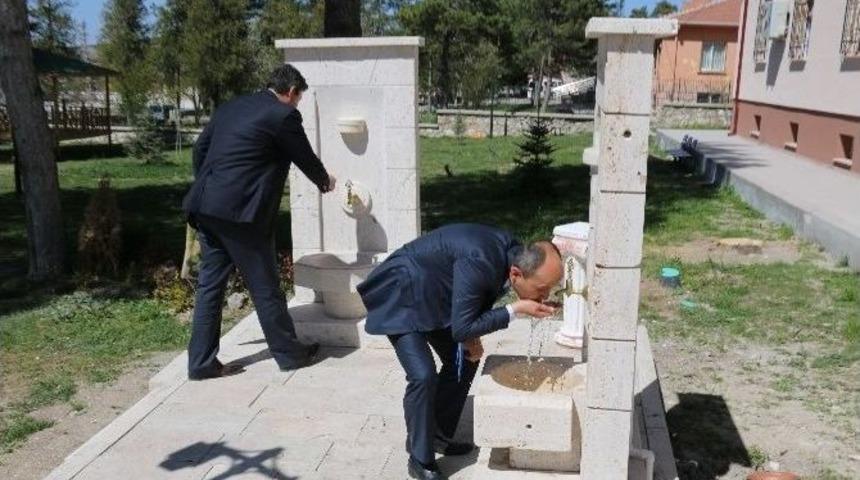 Seyitgazi Kaymakamlığı Bah&ccedil;esine Yaptırılan &Ccedil;eşmeler Hizmete Sunuldu