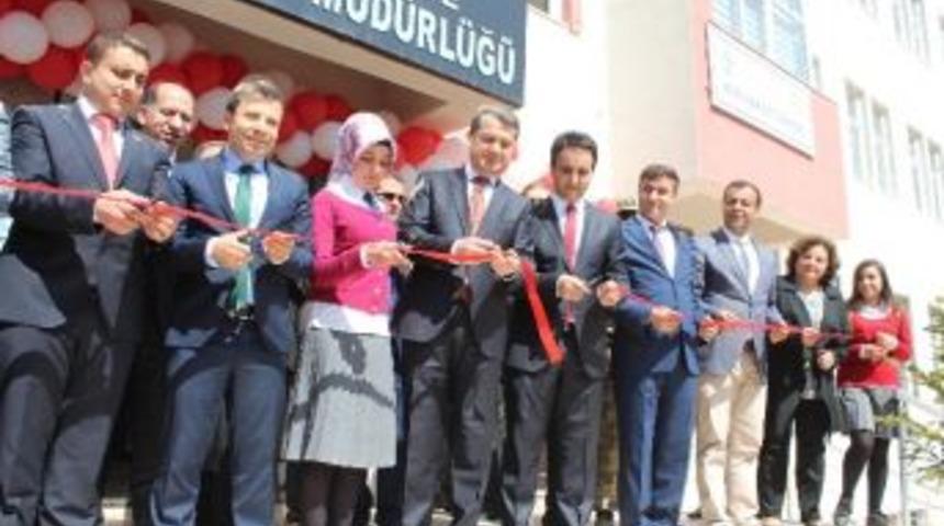 Vali &Ccedil;elik, Sason&rsquo;da K&uuml;t&uuml;phane A&ccedil;ılışına Katıldı