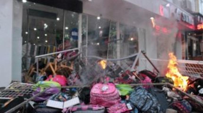 Yakılan Kitabevi Davasında 3 Tutuklu Sanıktan 1&rsquo;i Tahliye Edildi