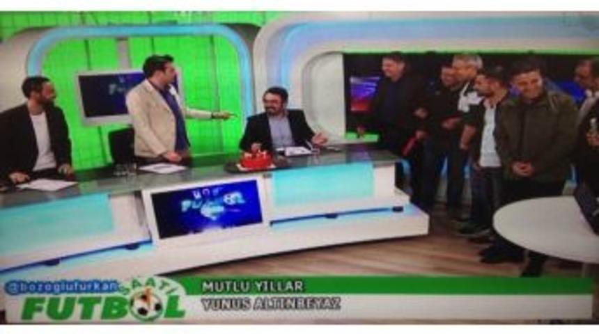 Taraftarlar Canlı Yayında St&uuml;dyoyu Bastı