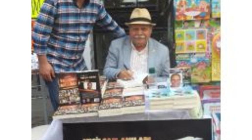 Kemal İnci &lsquo;yeşil&ccedil;am Anıları&rsquo;nı Okurları İ&ccedil;in İmzaladı