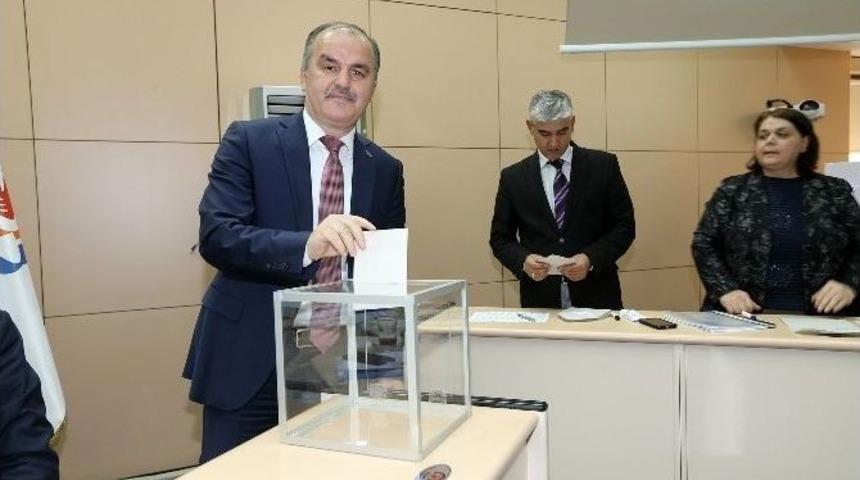 Pamukkale Belediye Meclisi&rsquo;nde Se&ccedil;im Heyecanı Yaşandı