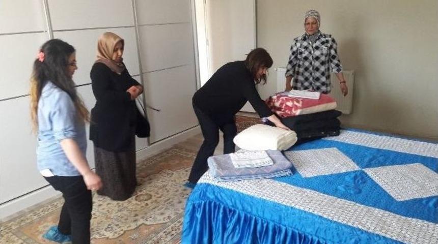 Evi Yanan Aileye Sevgi Eli Sahip &Ccedil;ıktı