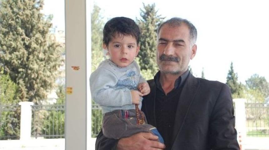 Salıncağın &Ccedil;arptığı &Ccedil;ocuk Yaralandı