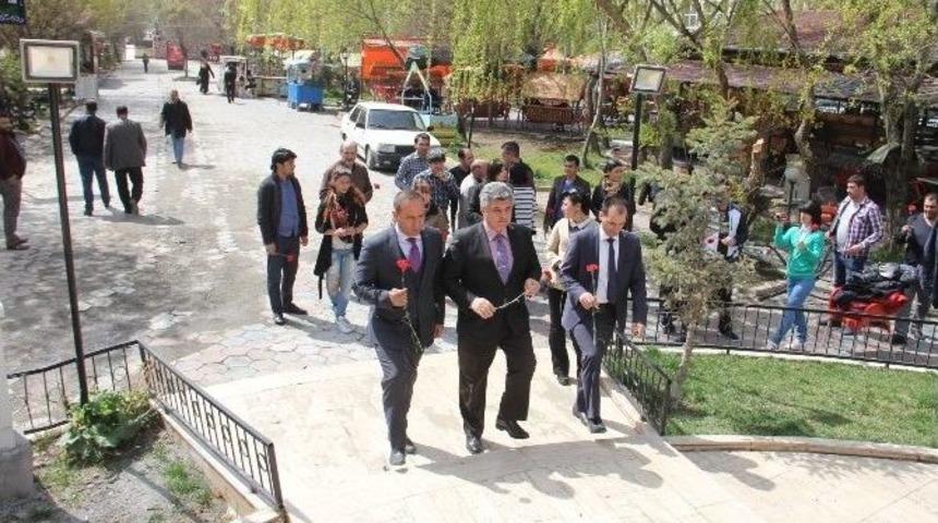 Azerbaycan Tiyatro Ekibi Iğdır&rsquo;da