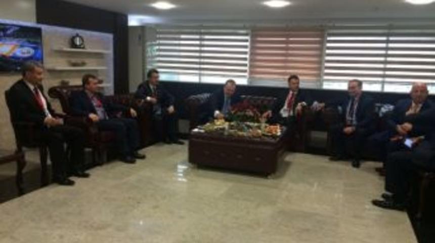 D&uuml;nya Judo Federasyonu Başkanı Vizer&rsquo;den Kağıtspor&rsquo;a &Ouml;vg&uuml;