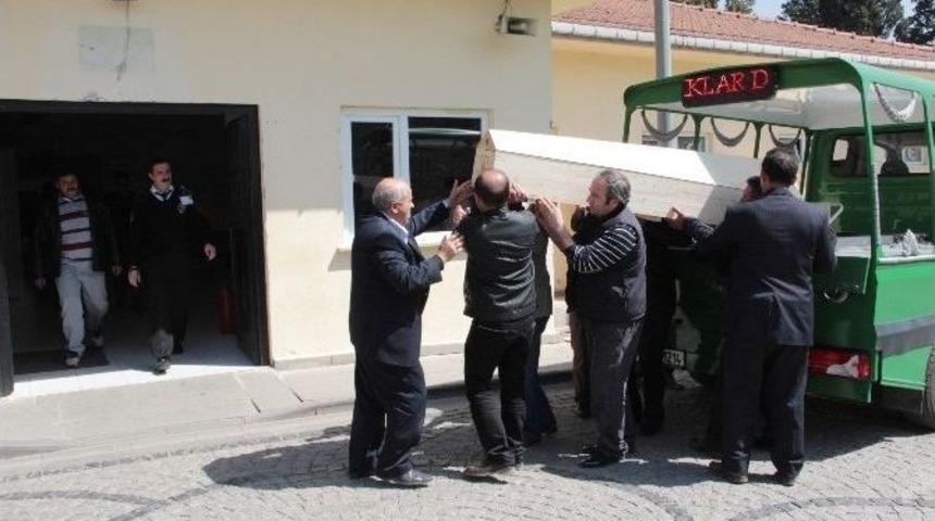 &Ouml;ld&uuml;r&uuml;len Baba Oğlun Cenazesi Adli Tıptan Alındı