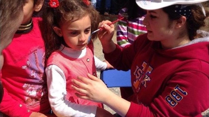 &Uuml;niversiteli Gen&ccedil;ler, &Ouml;ğrenciler İ&ccedil;in Seferber Oldu