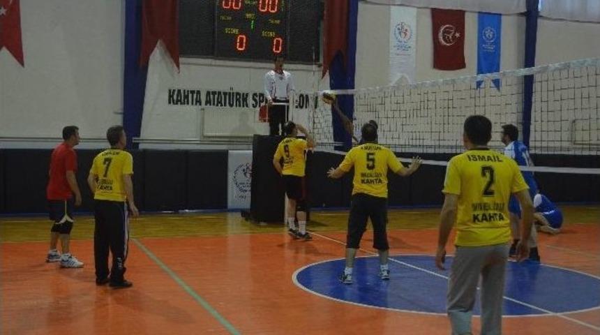 Kahta İl&ccedil;esinde Kurumlar Arası Voleybol Turnuvası Başladı