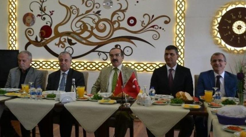 Sağlık Masaya Yatırıldı