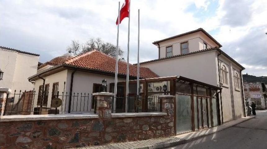 Tahir Ağa K&uuml;lt&uuml;r Merkezi Ara G&uuml;ler&rsquo;in Sergisiyle A&ccedil;ıldı