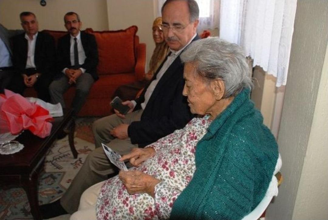 Eski Bakandan İlkokul &Ouml;ğretmenine Vefa